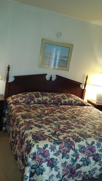 Wheeling Olde Court Inn חדר תמונה