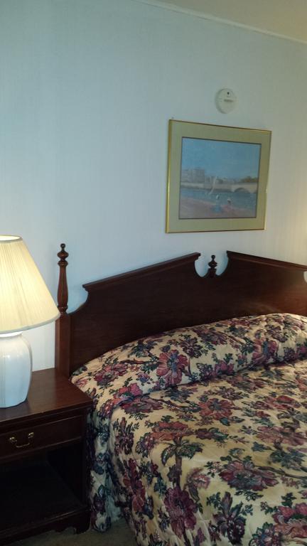 Wheeling Olde Court Inn חדר תמונה