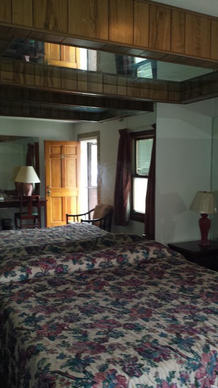 Wheeling Olde Court Inn חדר תמונה