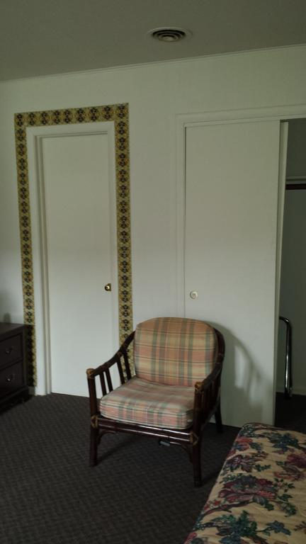 Wheeling Olde Court Inn חדר תמונה