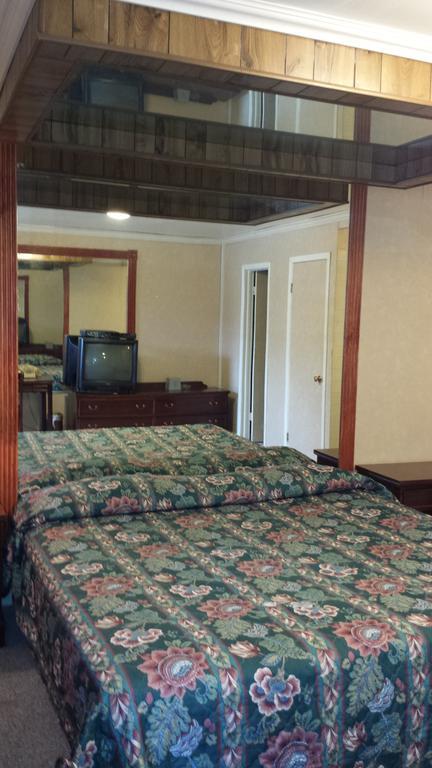 Wheeling Olde Court Inn חדר תמונה
