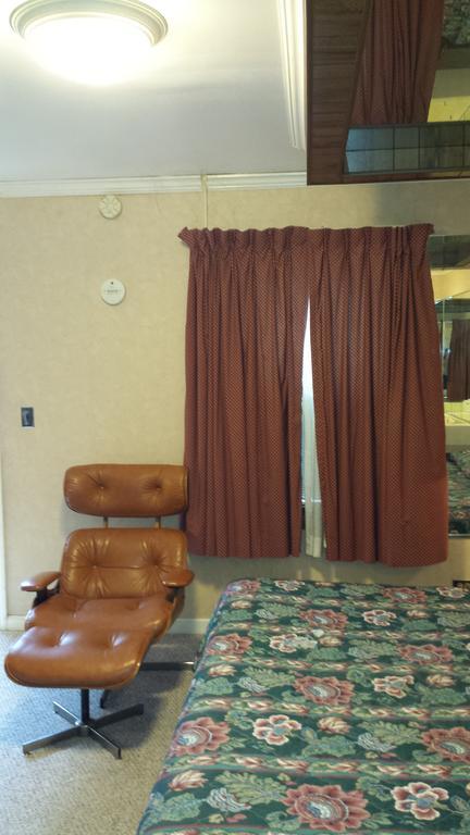 Wheeling Olde Court Inn חדר תמונה